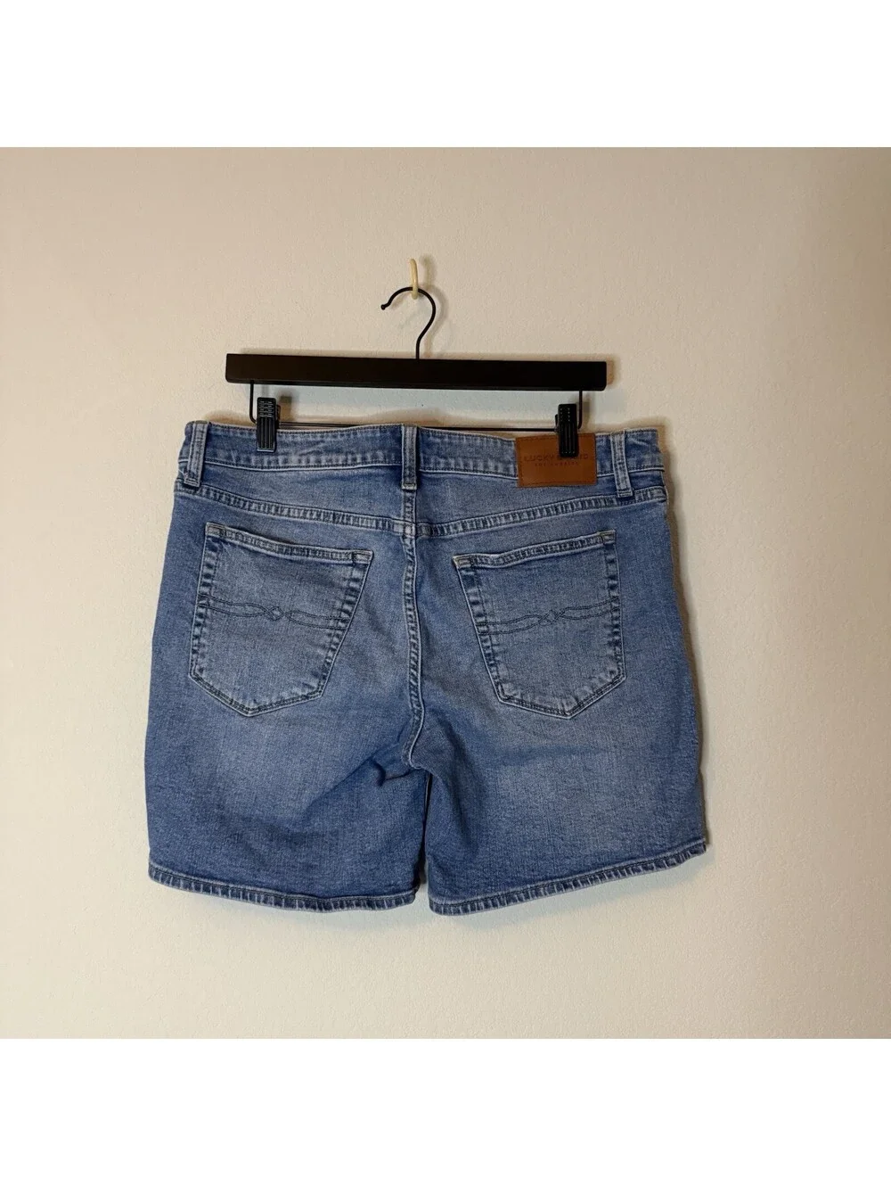 Lucky Brand The Roll Up Women’s Denim Shorts Size 12/31 Distressed Blue Jean